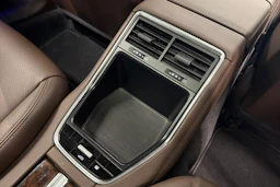 harmaa Porsche Panamera 2022 kuva 14.