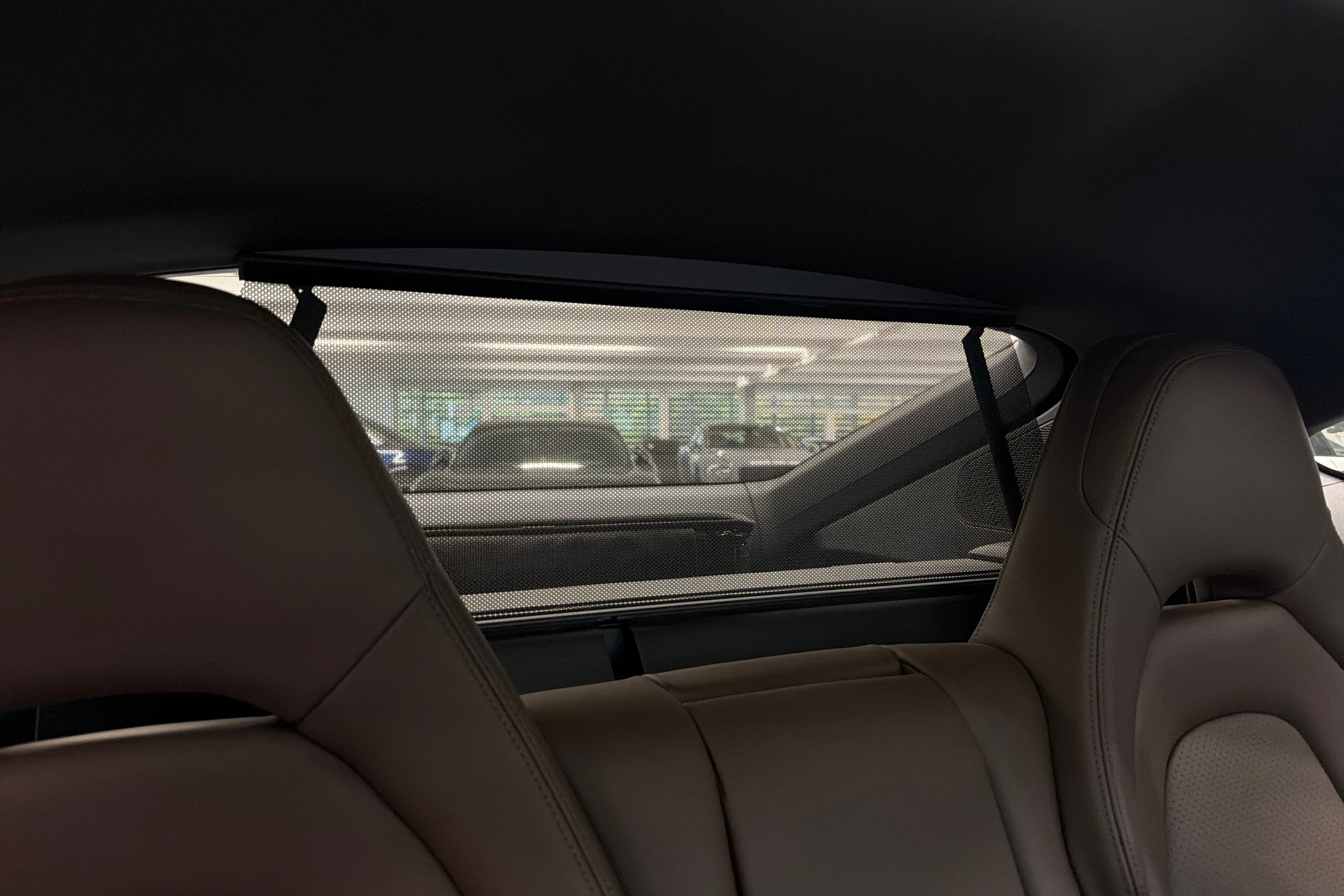 harmaa Porsche Panamera 2022 kuva 15.