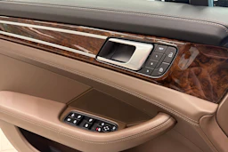 harmaa Porsche Panamera 2022 kuva 17.