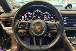 harmaa Porsche Panamera 2022 kuva 18.