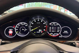 harmaa Porsche Panamera 2022 kuva 20.