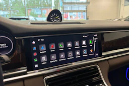 harmaa Porsche Panamera 2022 kuva 22.