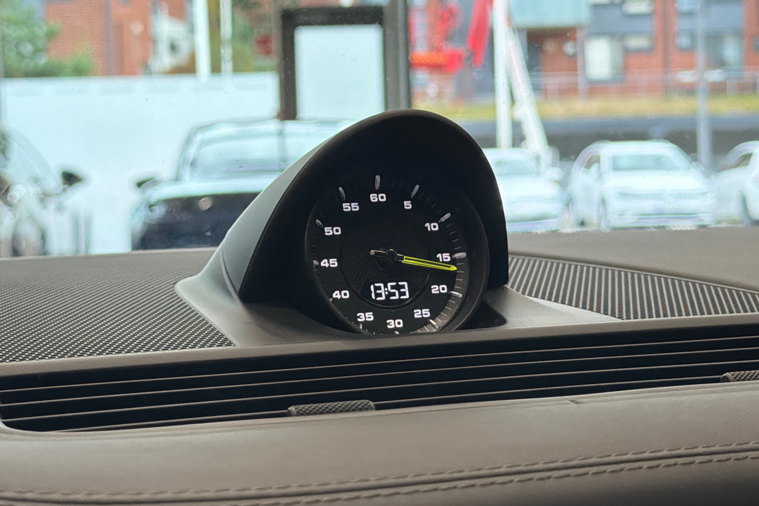 harmaa Porsche Panamera 2022 kuva 23.