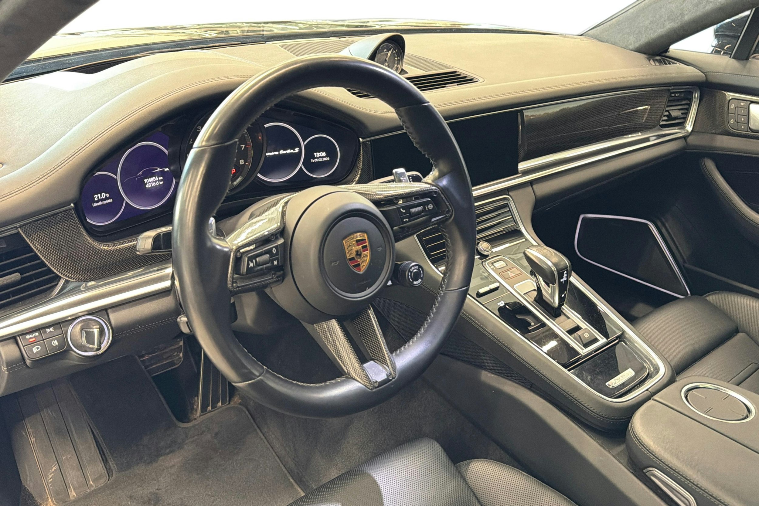 Musta Porsche Panamera 2022 kuva 6.