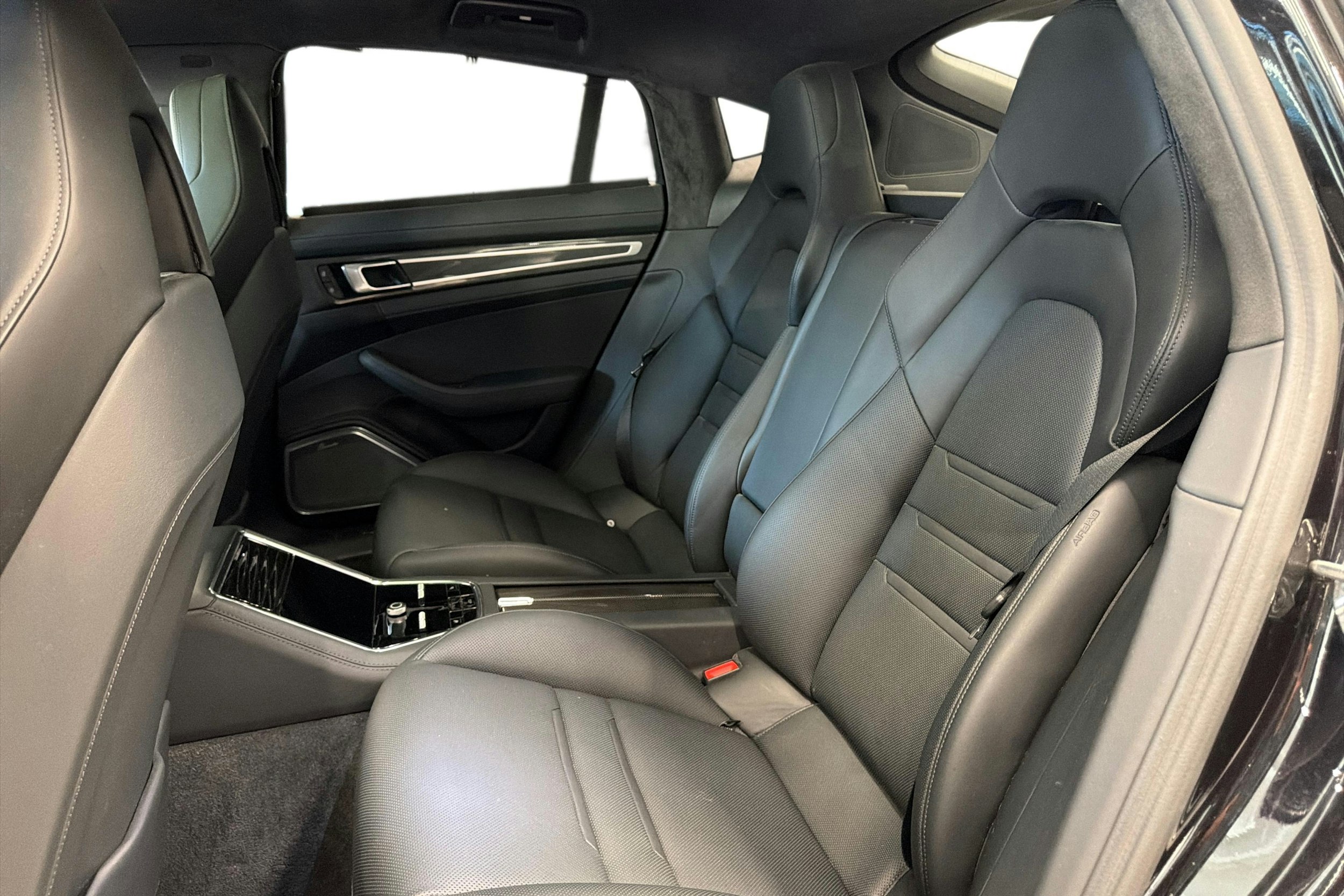 Musta Porsche Panamera 2022 kuva 7.