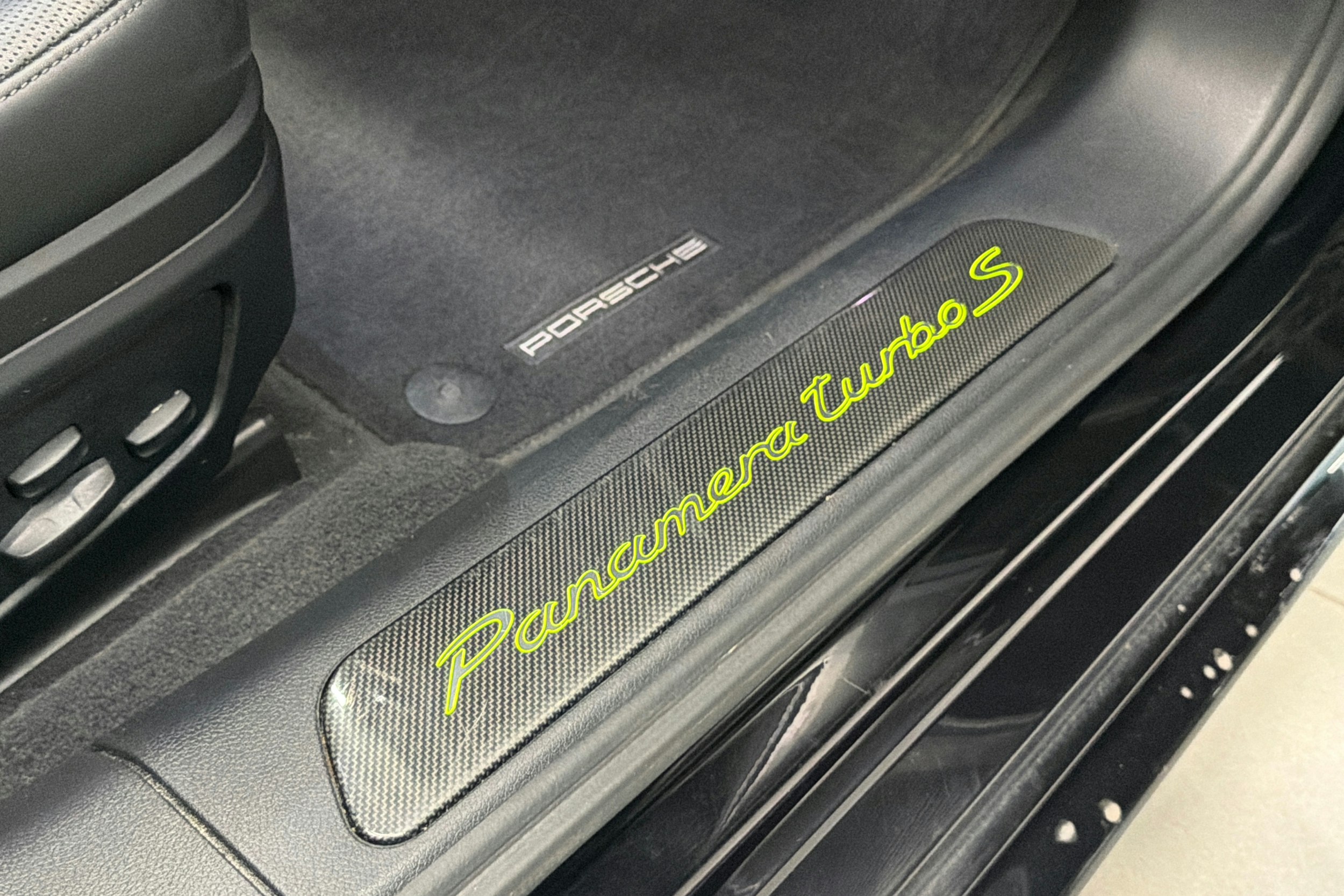 Musta Porsche Panamera 2022 kuva 12.