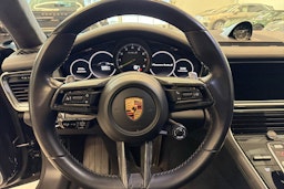 Musta Porsche Panamera 2022 kuva 13.
