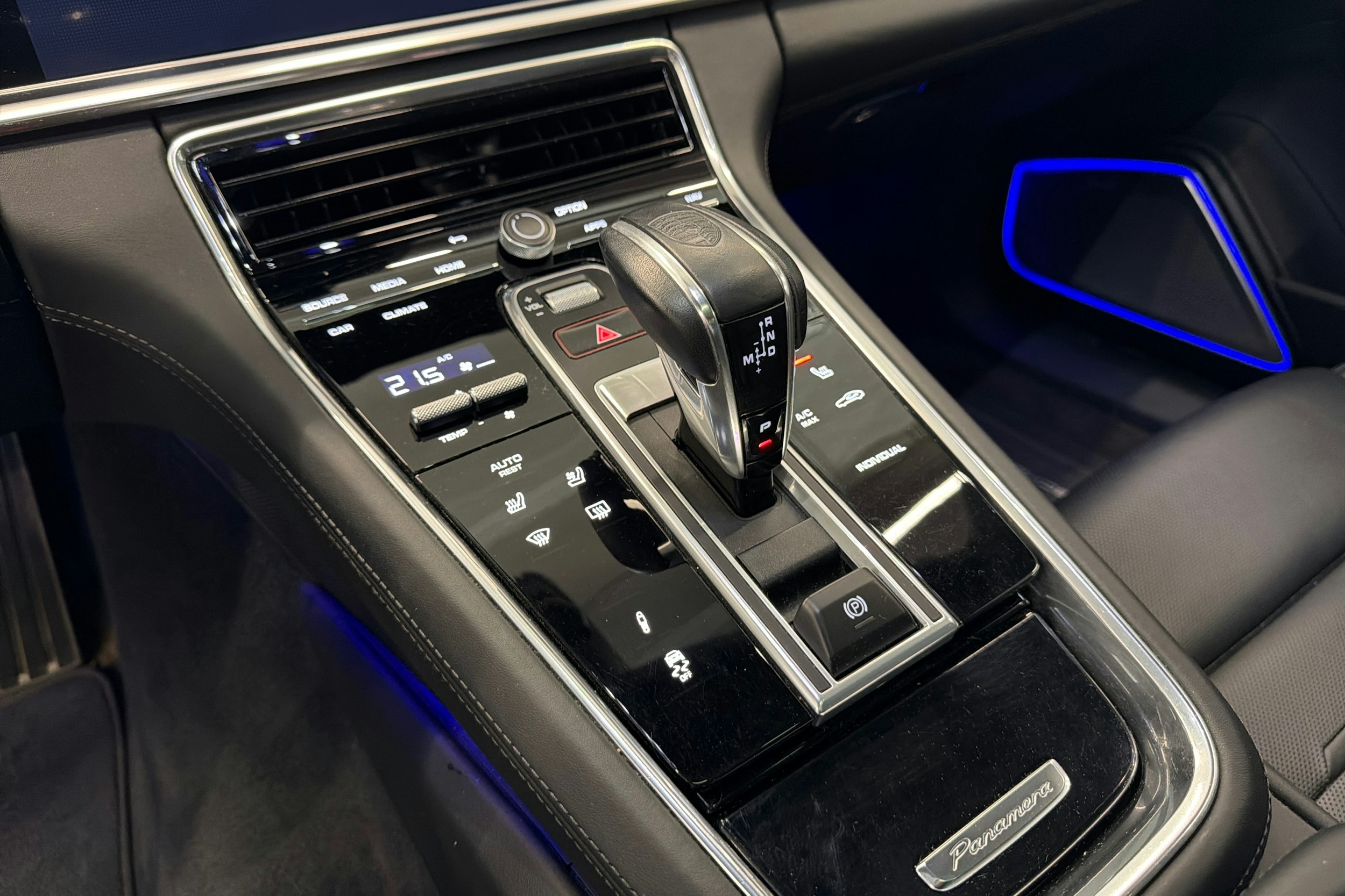 Musta Porsche Panamera 2022 kuva 15.