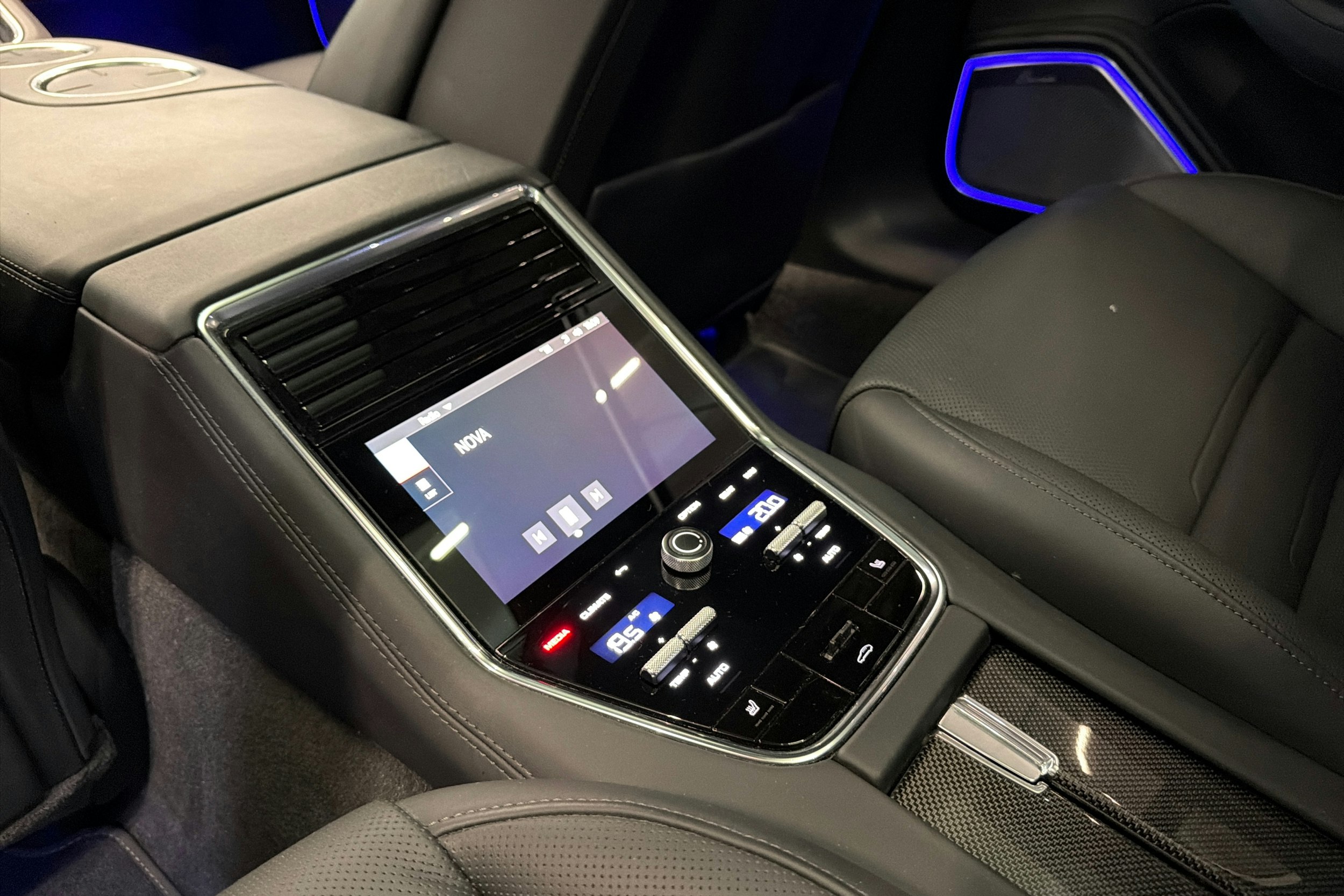 Musta Porsche Panamera 2022 kuva 21.