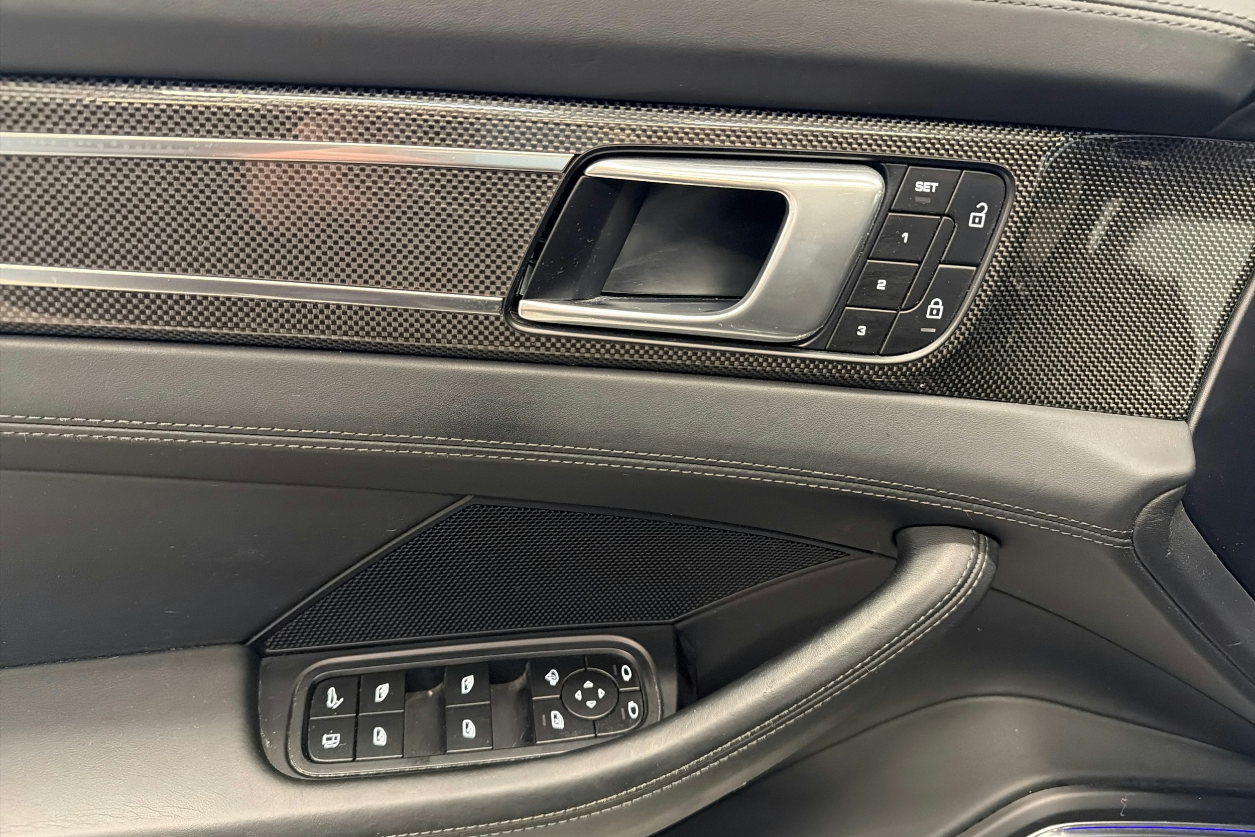 Musta Porsche Panamera 2022 kuva 23.