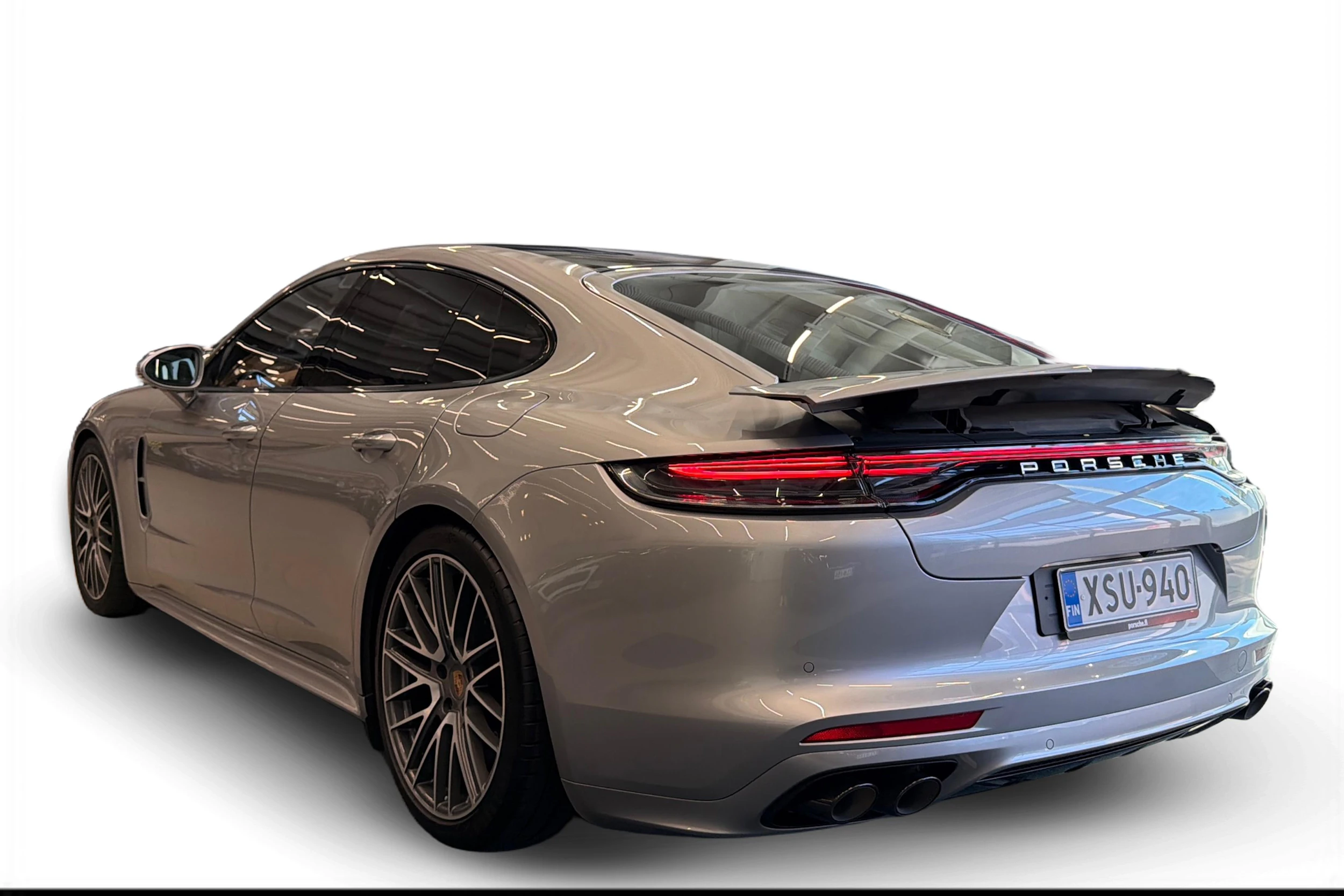 Harmaa Porsche Panamera 2023 kuva 2.