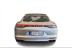 Harmaa Porsche Panamera 2023 kuva 3.
