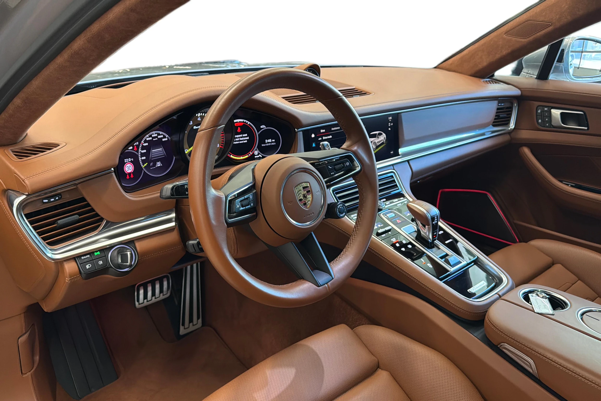 Harmaa Porsche Panamera 2023 kuva 6.
