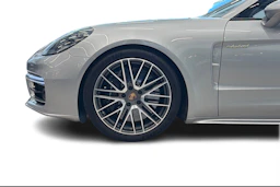 Harmaa Porsche Panamera 2023 kuva 8.