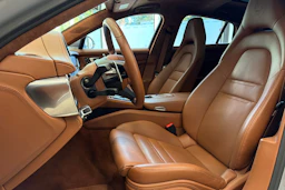 Harmaa Porsche Panamera 2023 kuva 9.