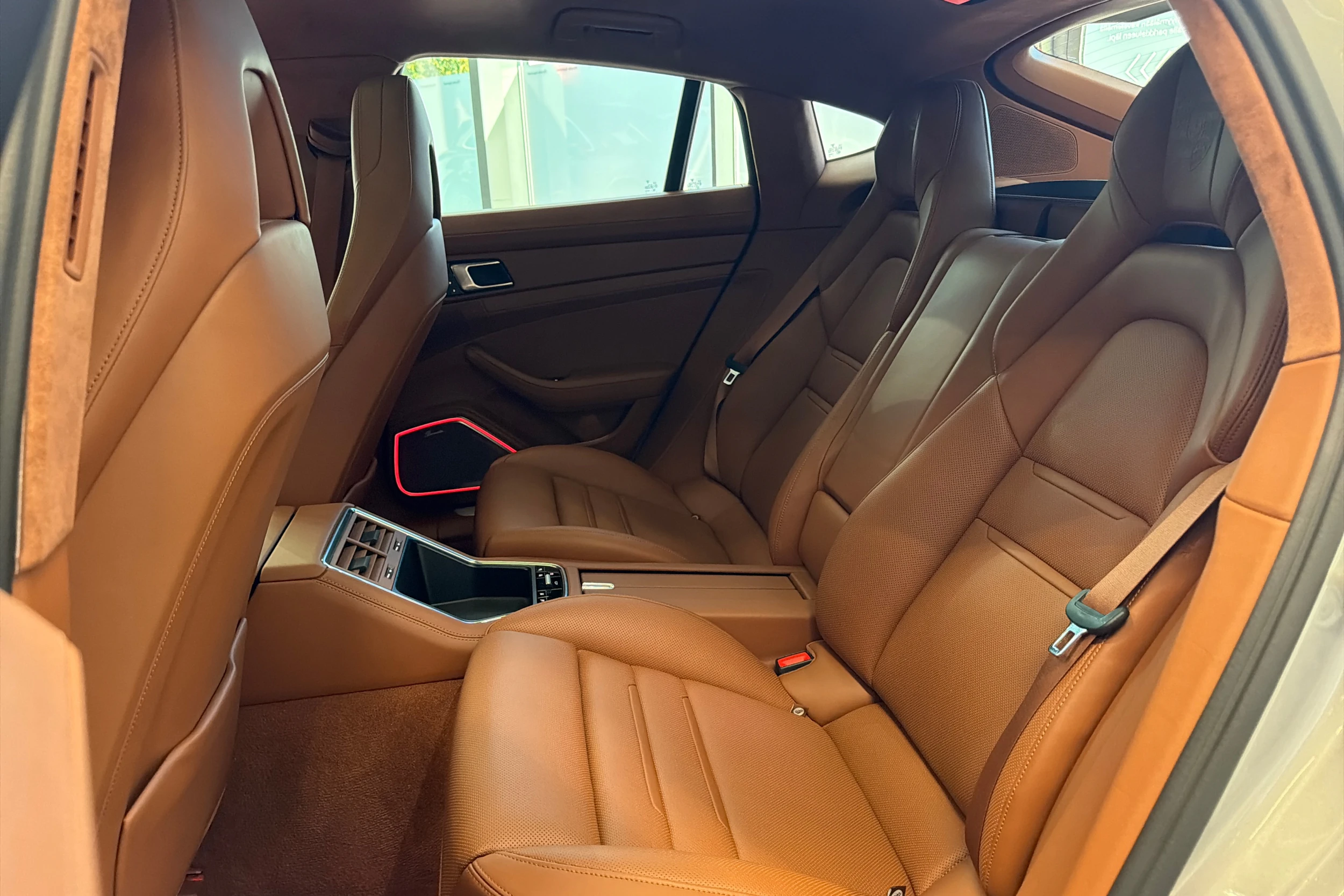 Harmaa Porsche Panamera 2023 kuva 10.