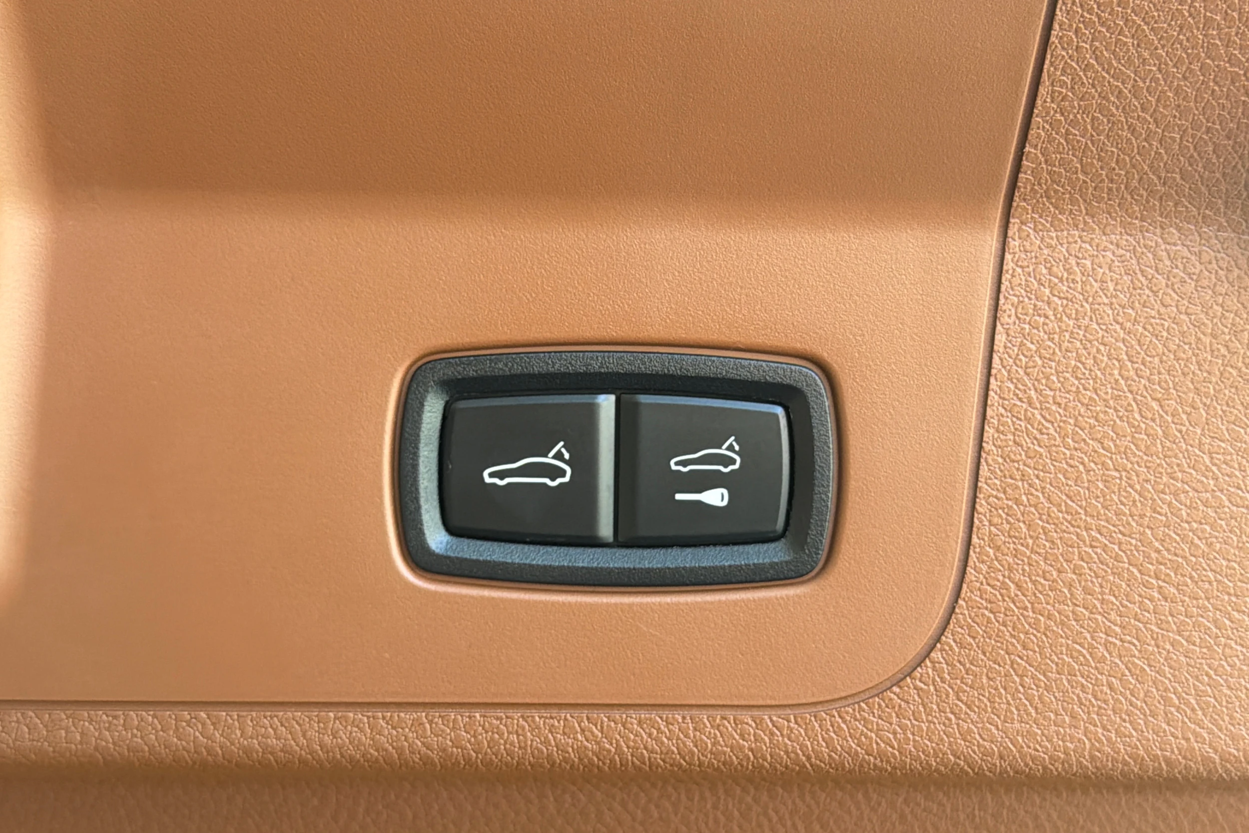 Harmaa Porsche Panamera 2023 kuva 12.