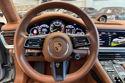Harmaa Porsche Panamera 2023 kuva 15.