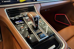 Harmaa Porsche Panamera 2023 kuva 17.