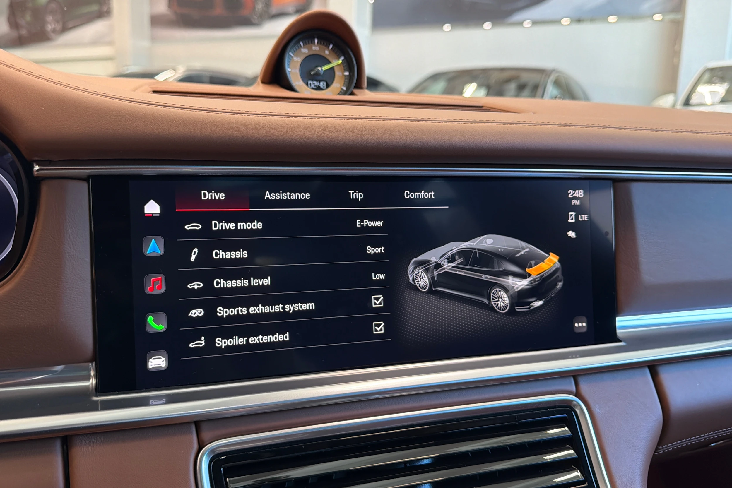Harmaa Porsche Panamera 2023 kuva 18.