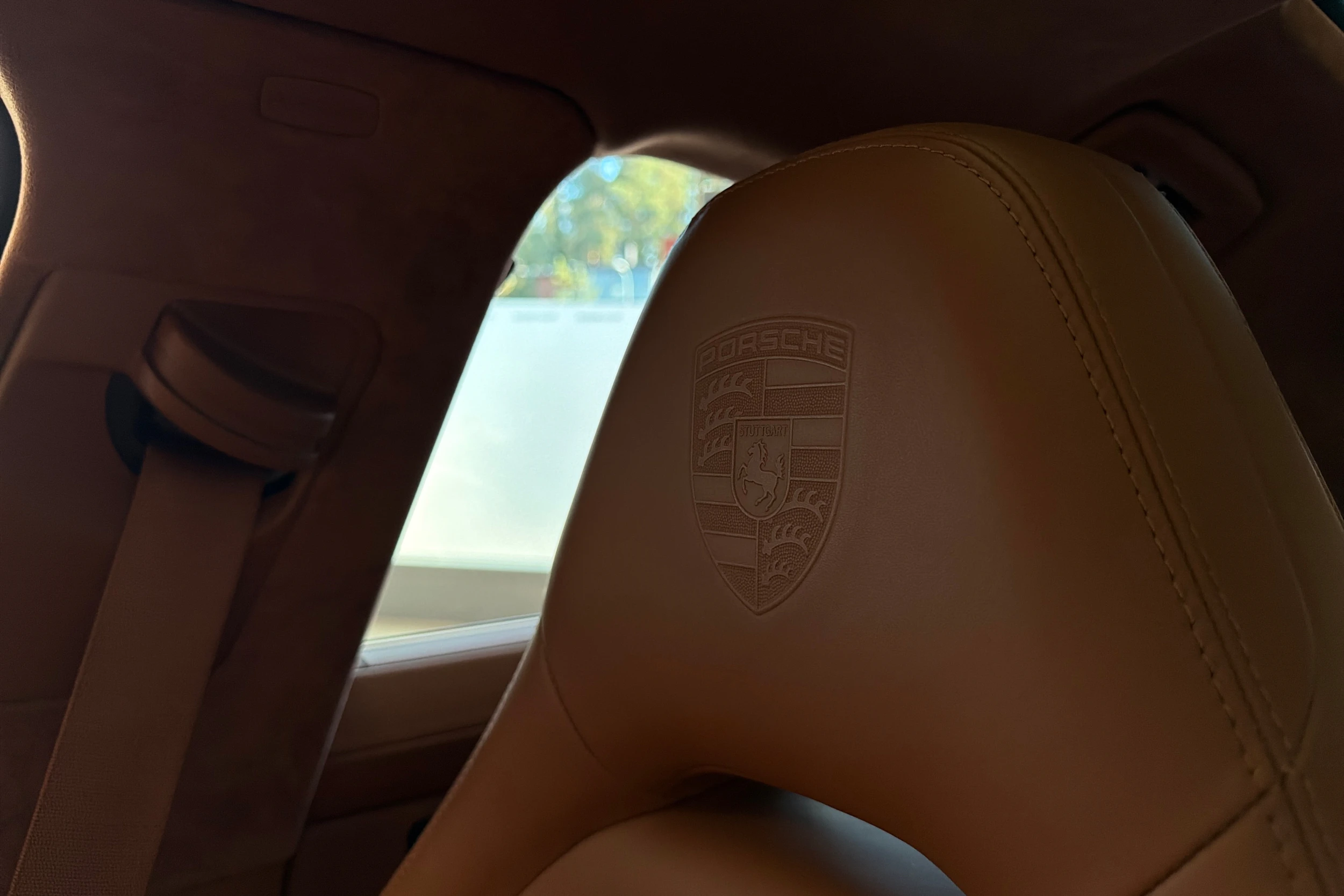 Harmaa Porsche Panamera 2023 kuva 22.