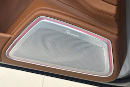 Harmaa Porsche Panamera 2023 kuva 24.