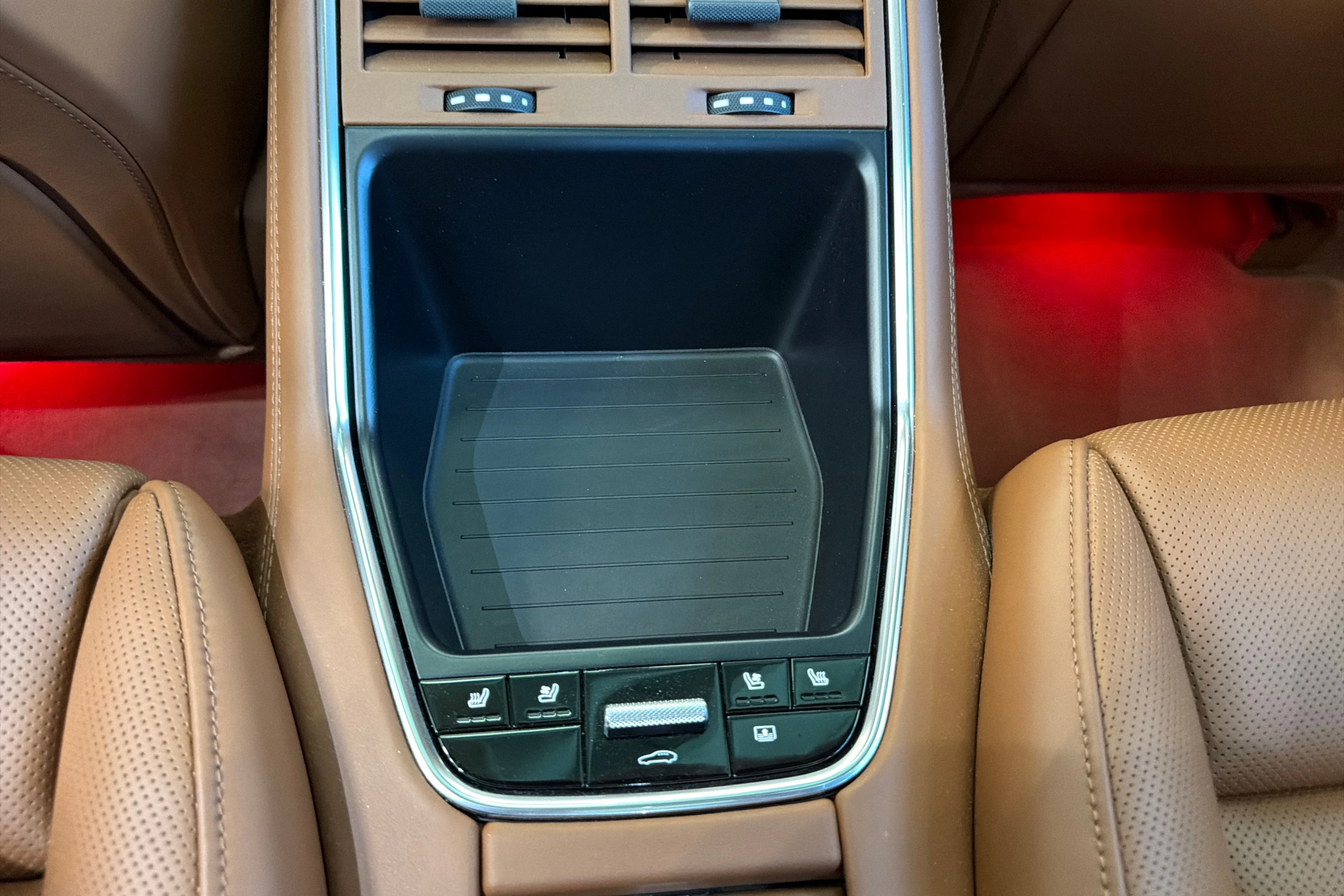 Harmaa Porsche Panamera 2023 kuva 26.