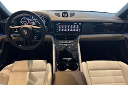 musta Porsche Panamera 2024 kuva 7.