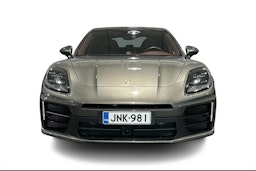 vihreä Porsche Panamera 2024 kuva 4.