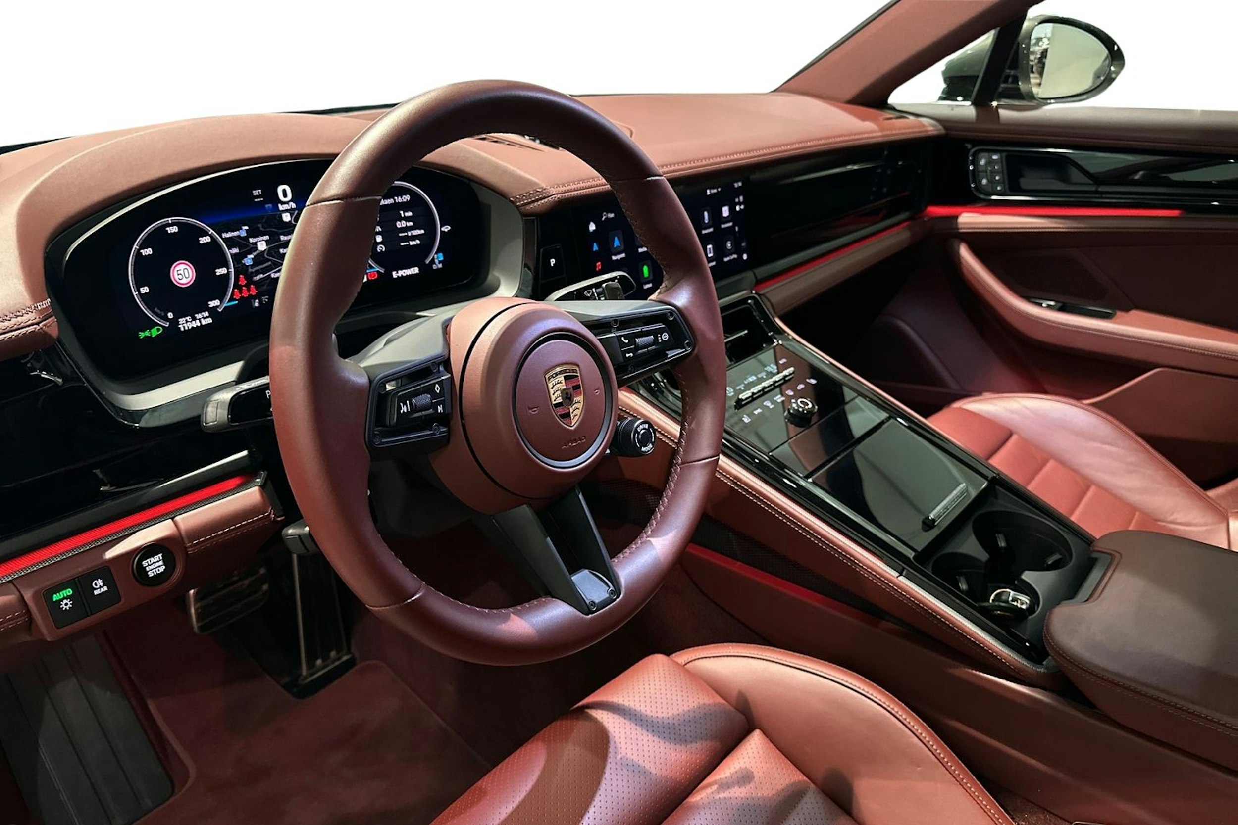 vihreä Porsche Panamera 2024 kuva 6.