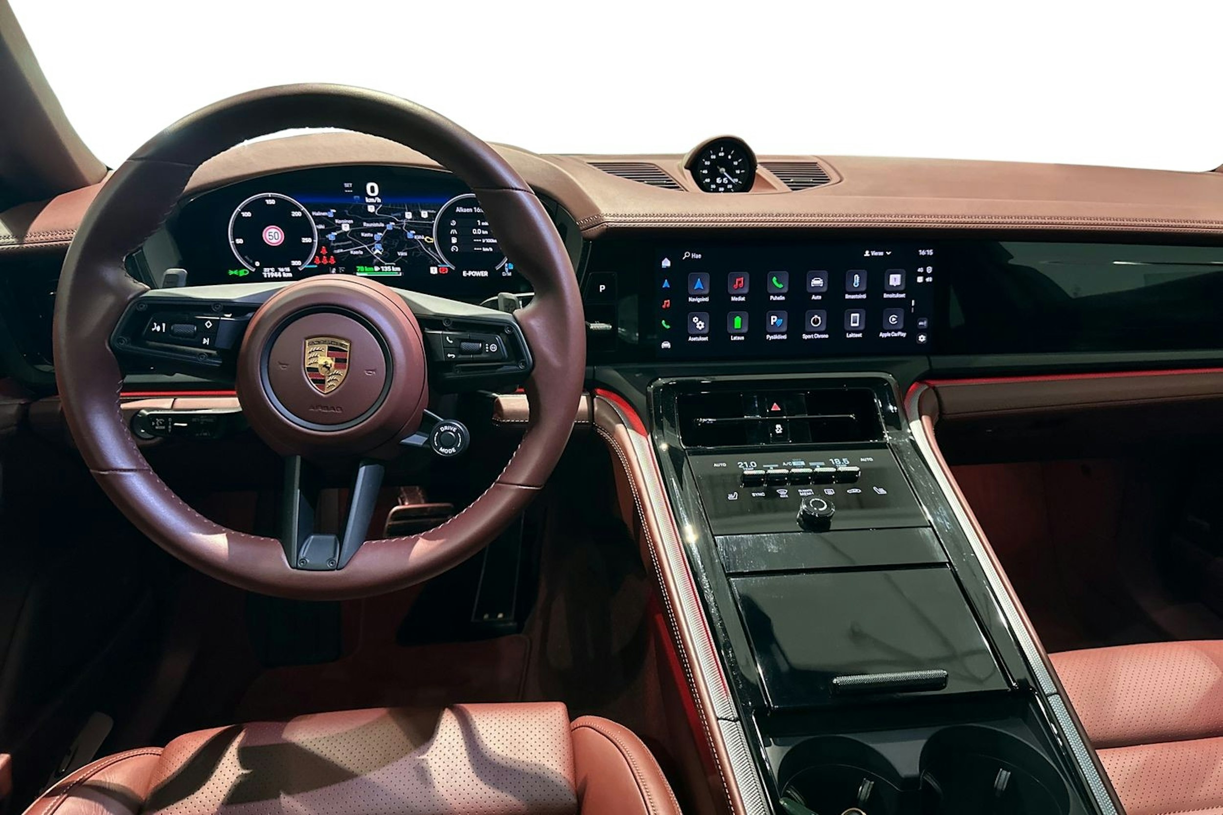 vihreä Porsche Panamera 2024 kuva 7.
