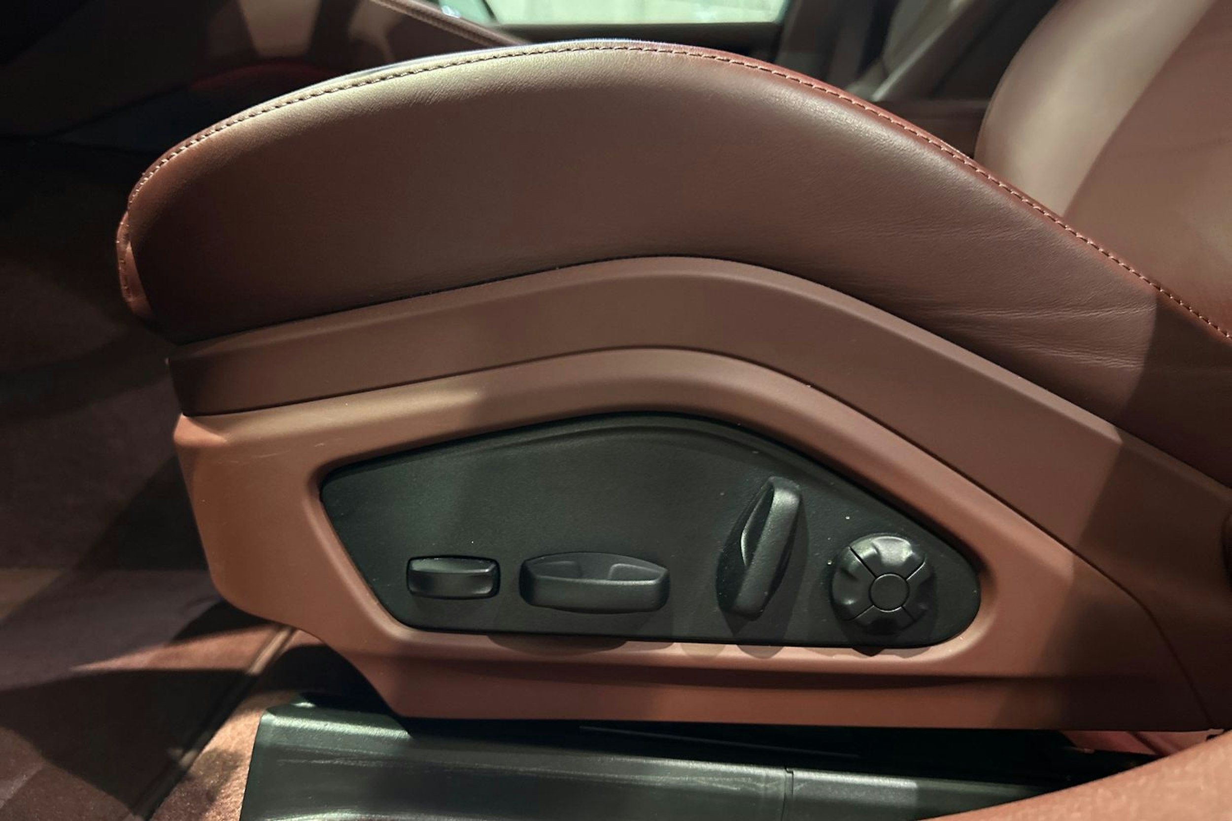 vihreä Porsche Panamera 2024 kuva 11.