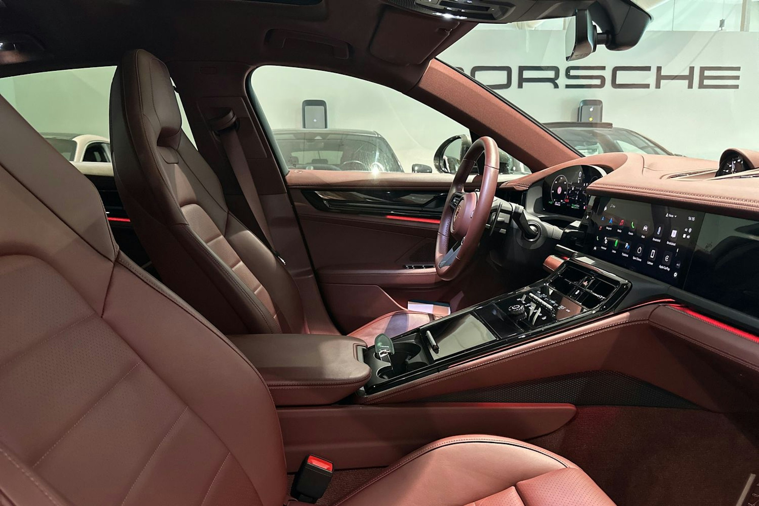 vihreä Porsche Panamera 2024 kuva 12.