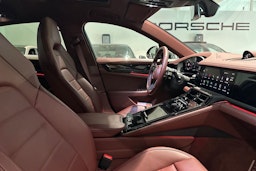 vihreä Porsche Panamera 2024 kuva 12.
