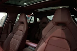vihreä Porsche Panamera 2024 kuva 13.