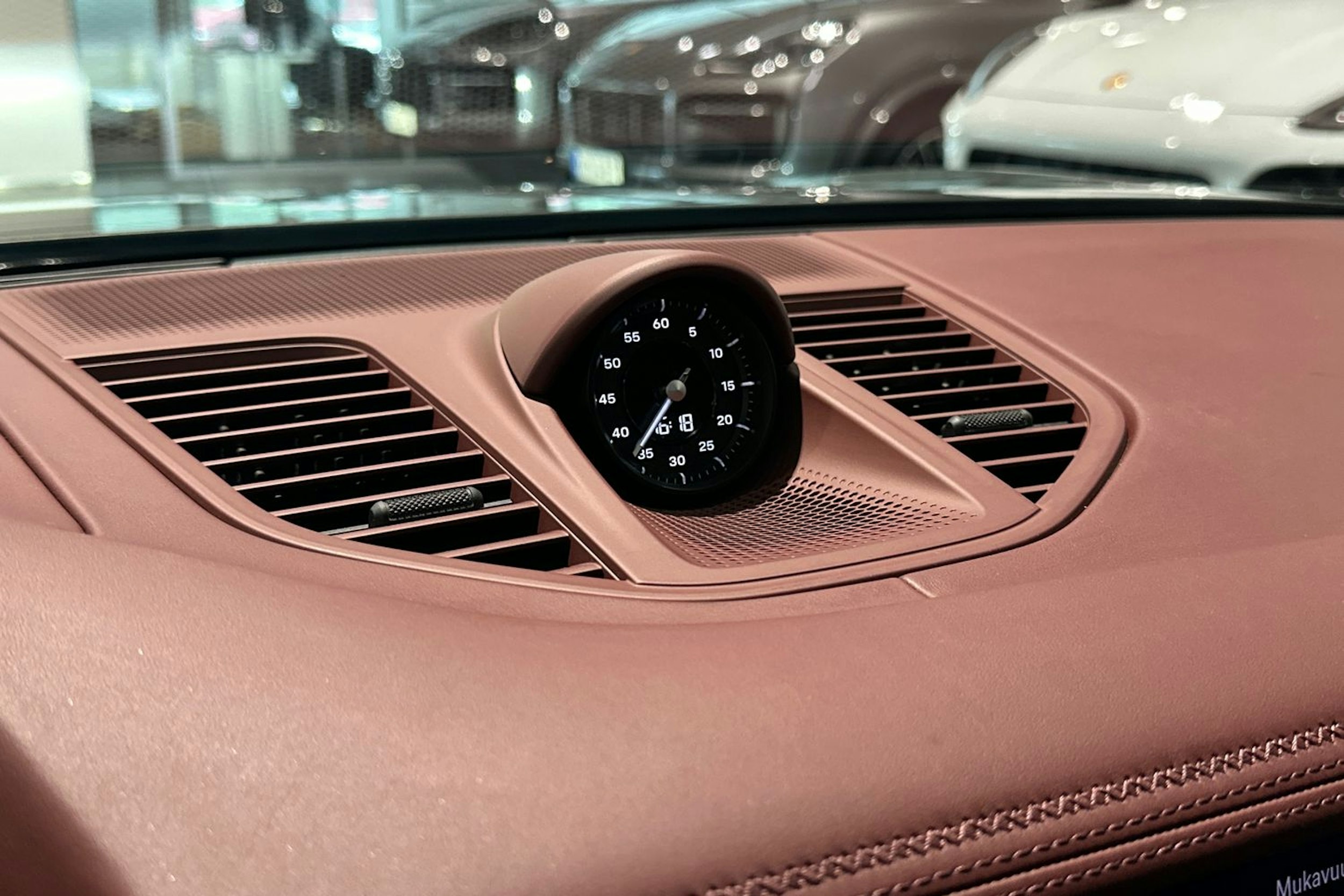vihreä Porsche Panamera 2024 kuva 16.