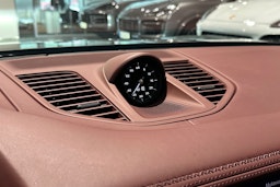 vihreä Porsche Panamera 2024 kuva 16.