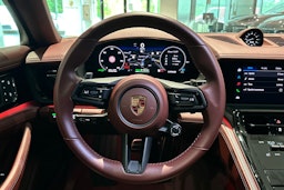 vihreä Porsche Panamera 2024 kuva 18.
