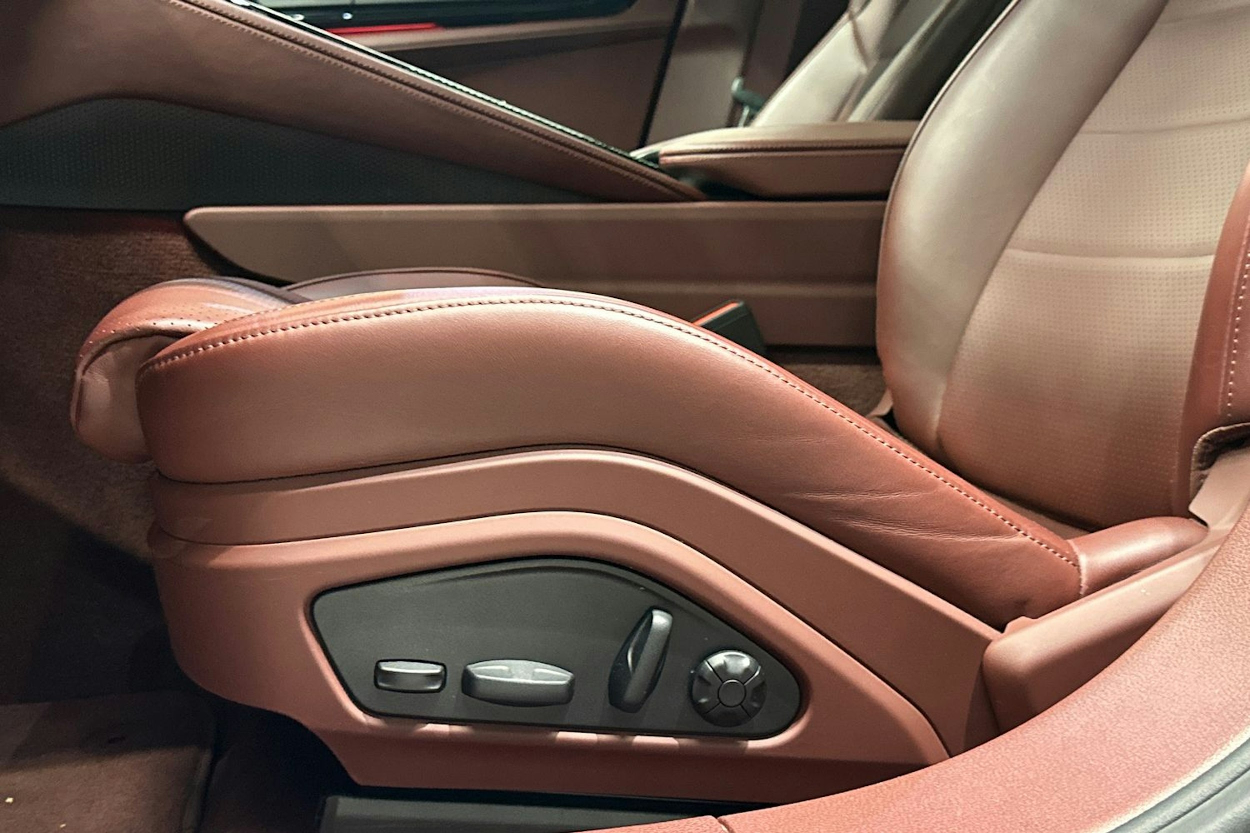 vihreä Porsche Panamera 2024 kuva 19.