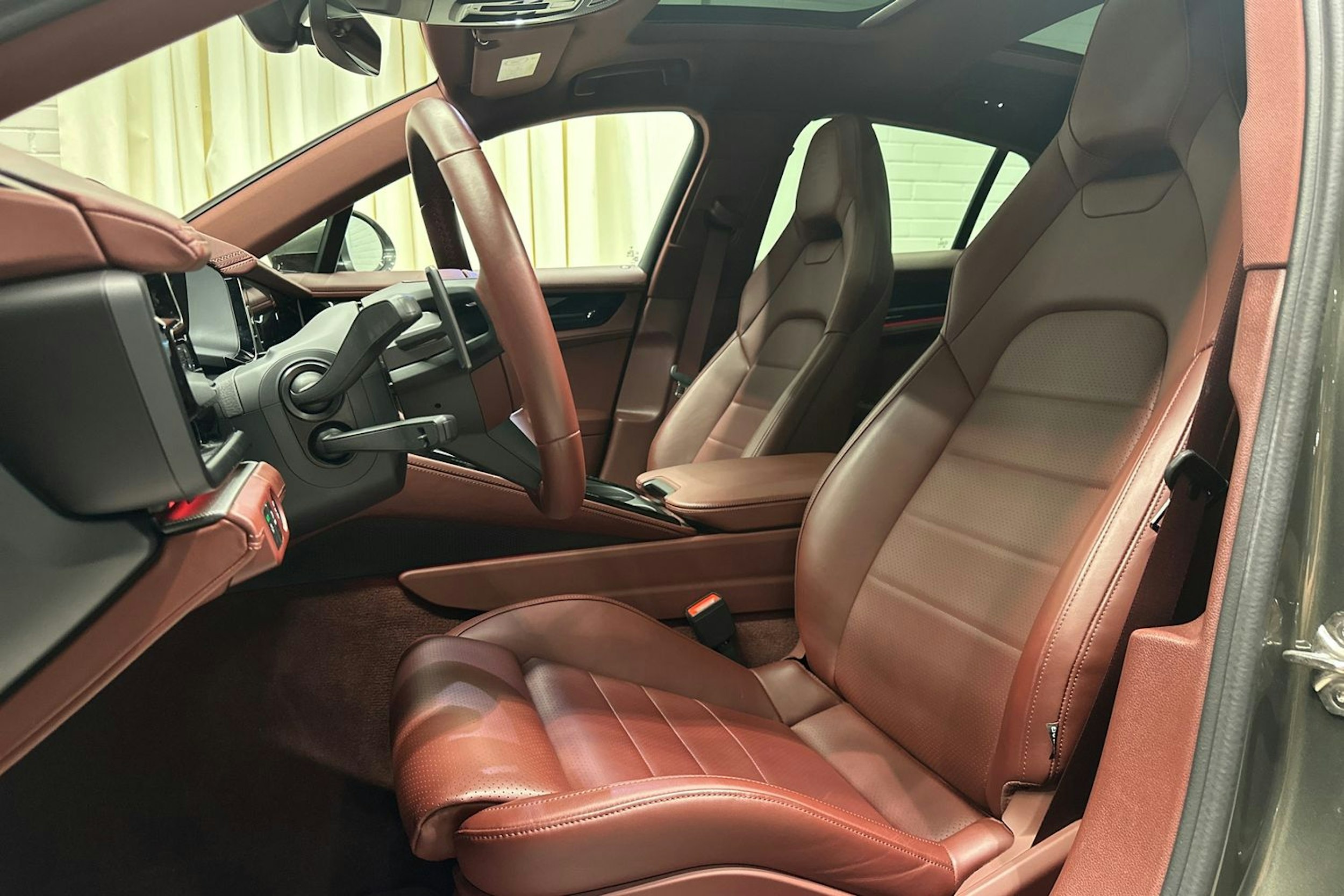 vihreä Porsche Panamera 2024 kuva 20.