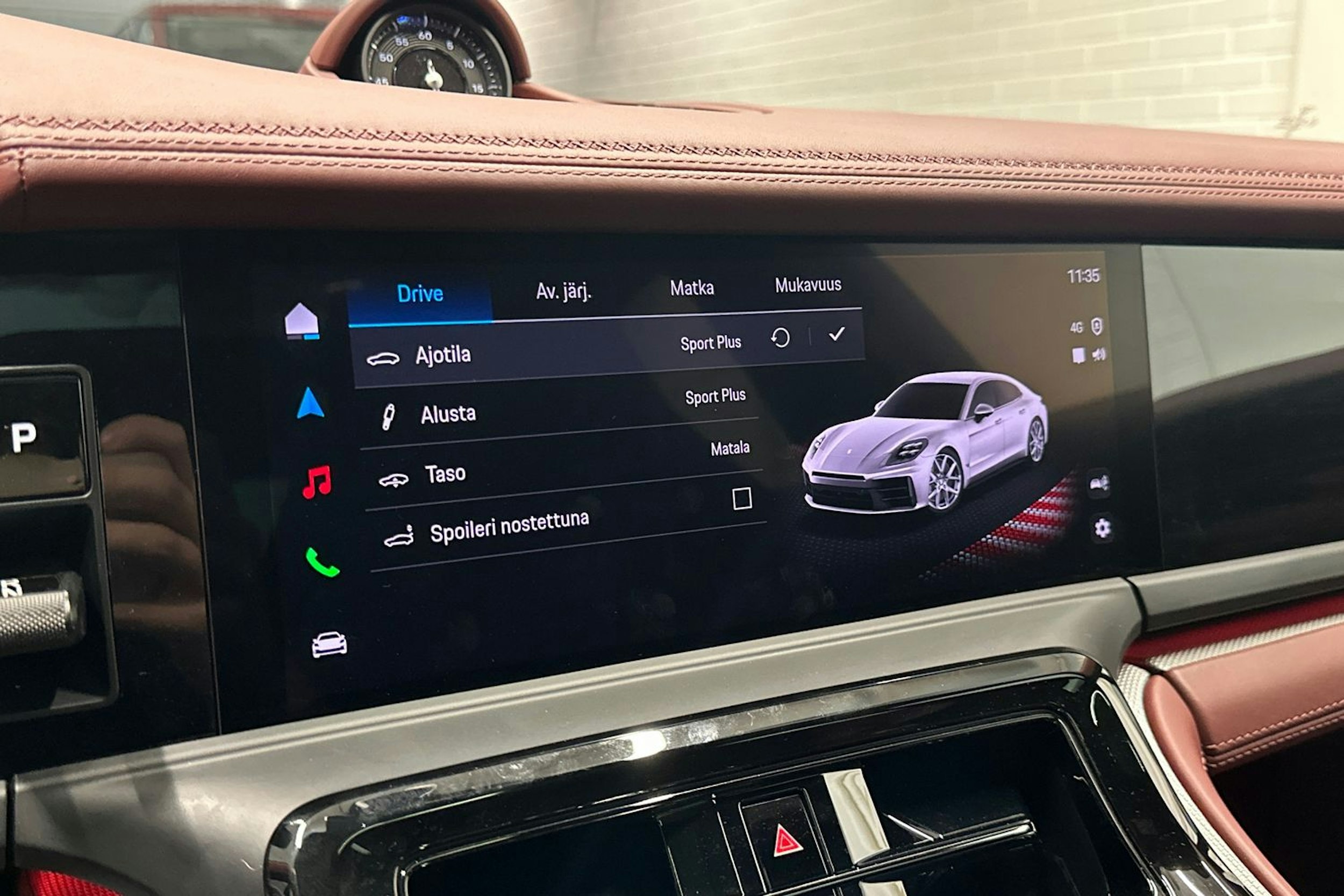 vihreä Porsche Panamera 2024 kuva 22.