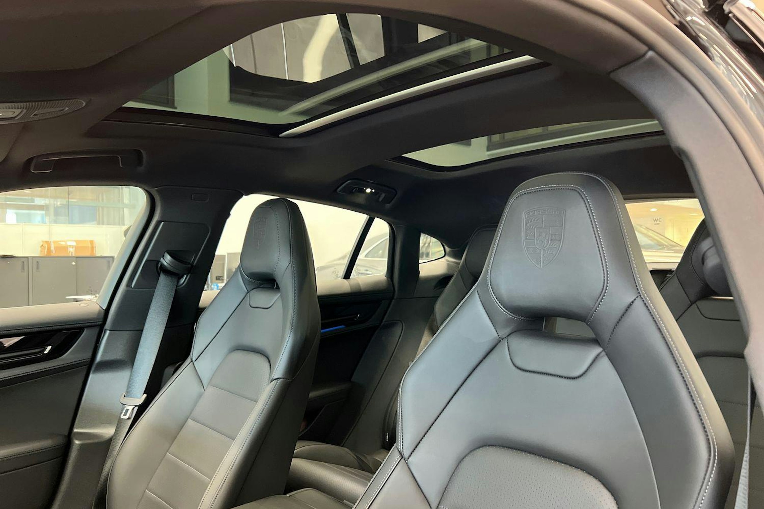 Musta Porsche Panamera 2024 kuva 12.