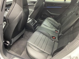 Harmaa Porsche Panamera 2024 kuva 4.