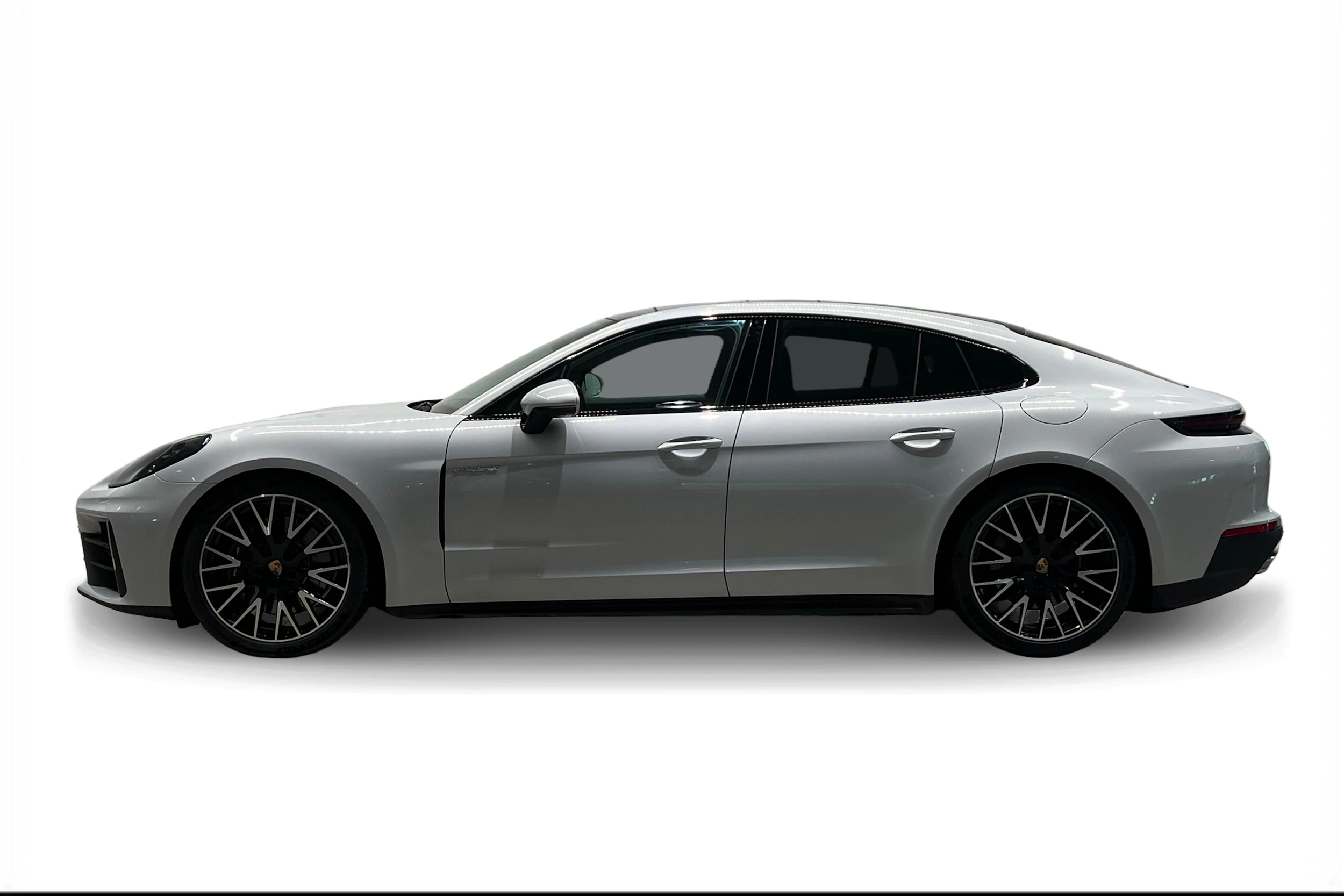 Harmaa Porsche Panamera 2024 kuva 5.