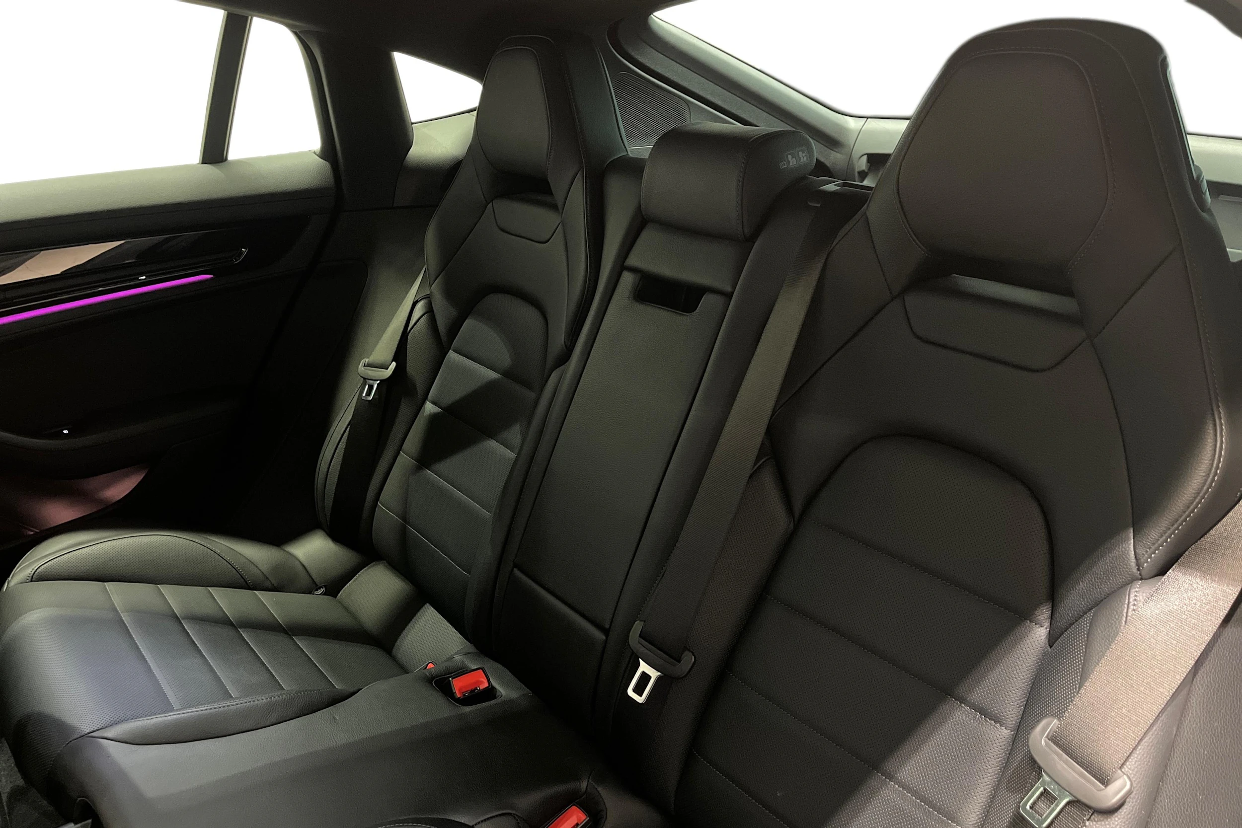 Harmaa Porsche Panamera 2024 kuva 8.