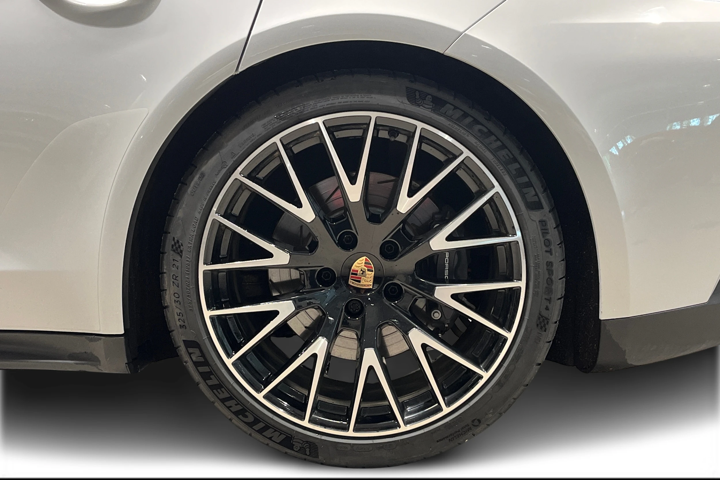 Harmaa Porsche Panamera 2024 kuva 9.