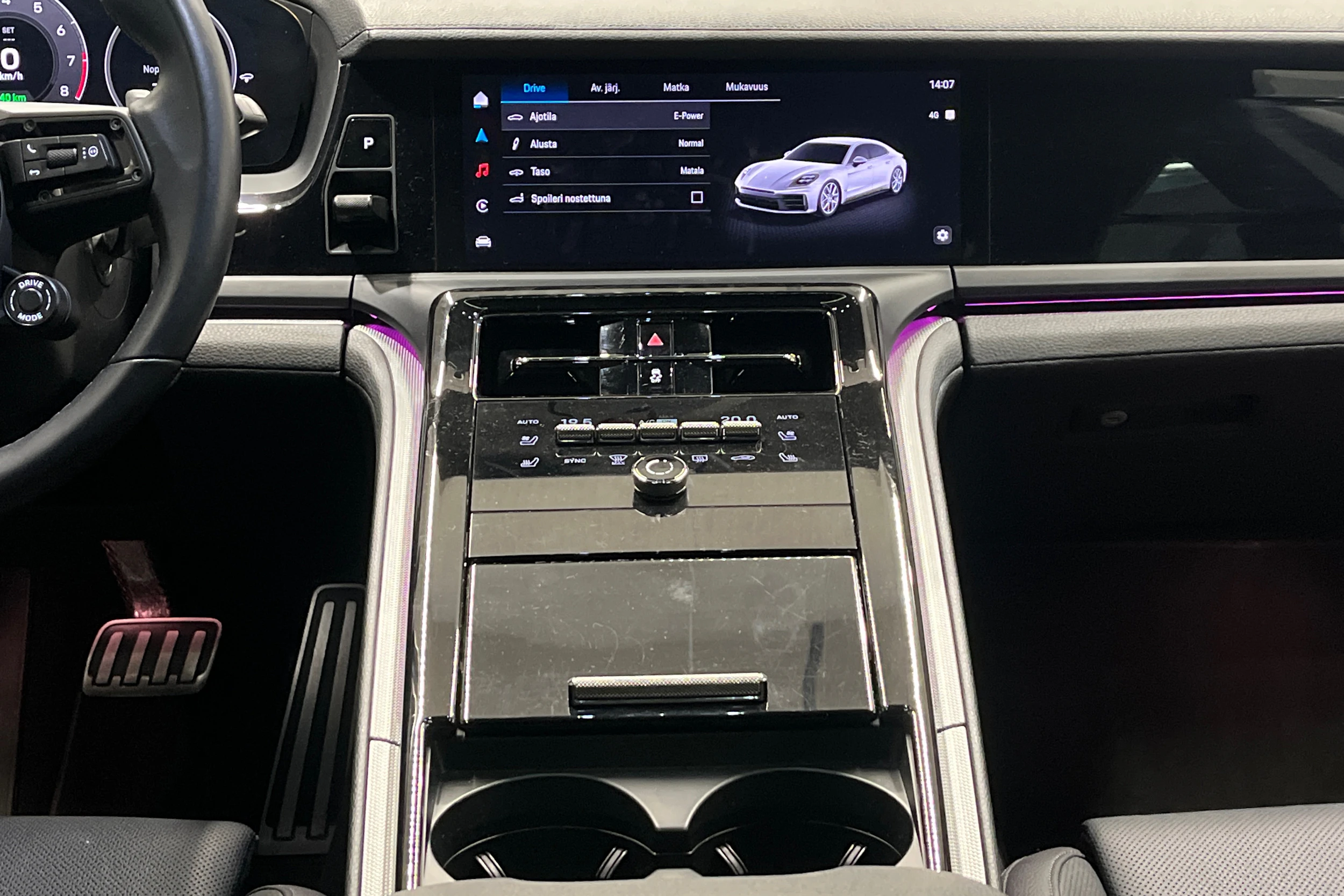Harmaa Porsche Panamera 2024 kuva 10.