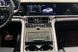 Harmaa Porsche Panamera 2024 kuva 10.