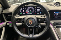 Harmaa Porsche Panamera 2024 kuva 11.