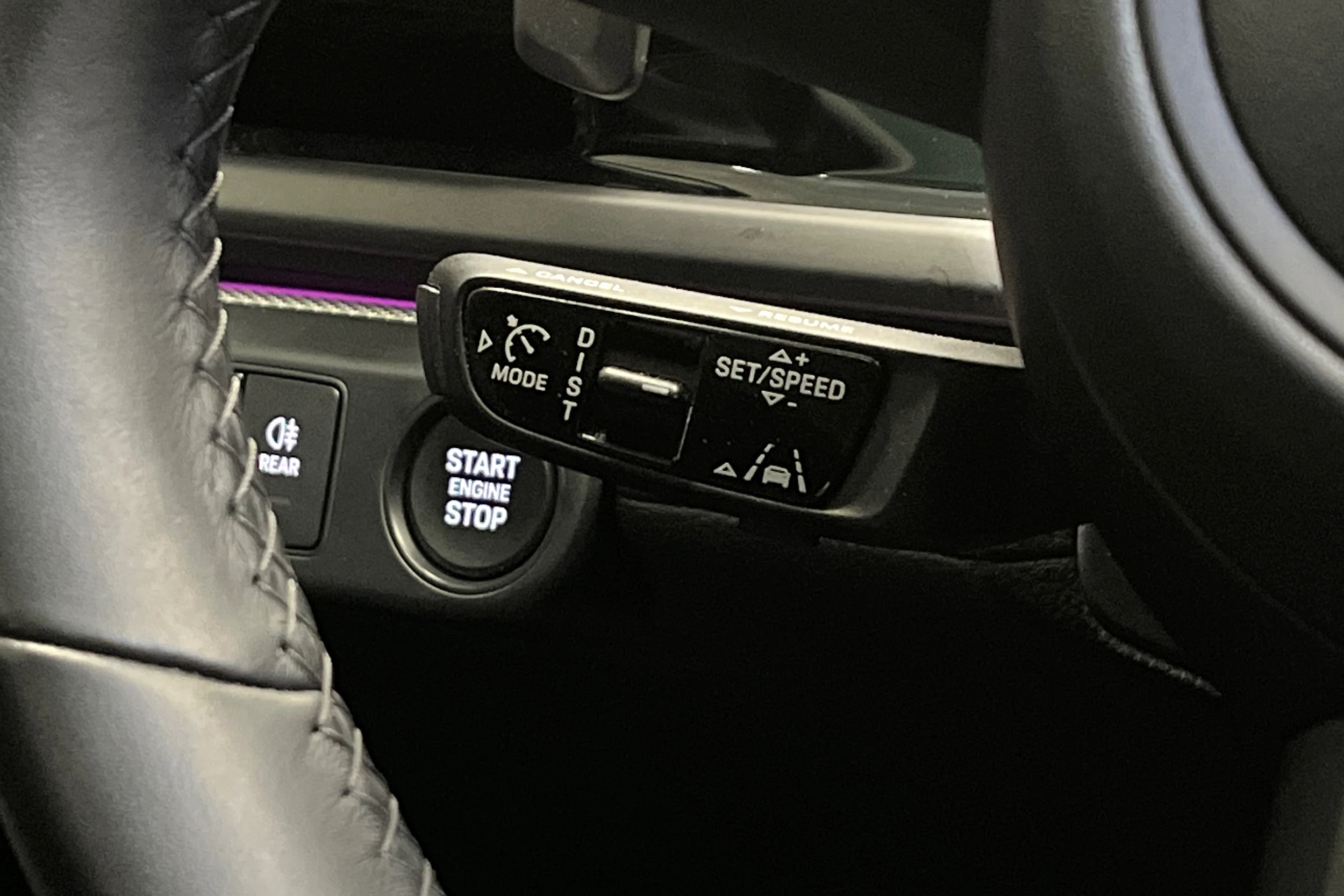 Harmaa Porsche Panamera 2024 kuva 12.